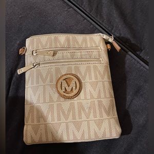 Milan crossbody bag. It is missing the rope to make it a crossbody bag.
